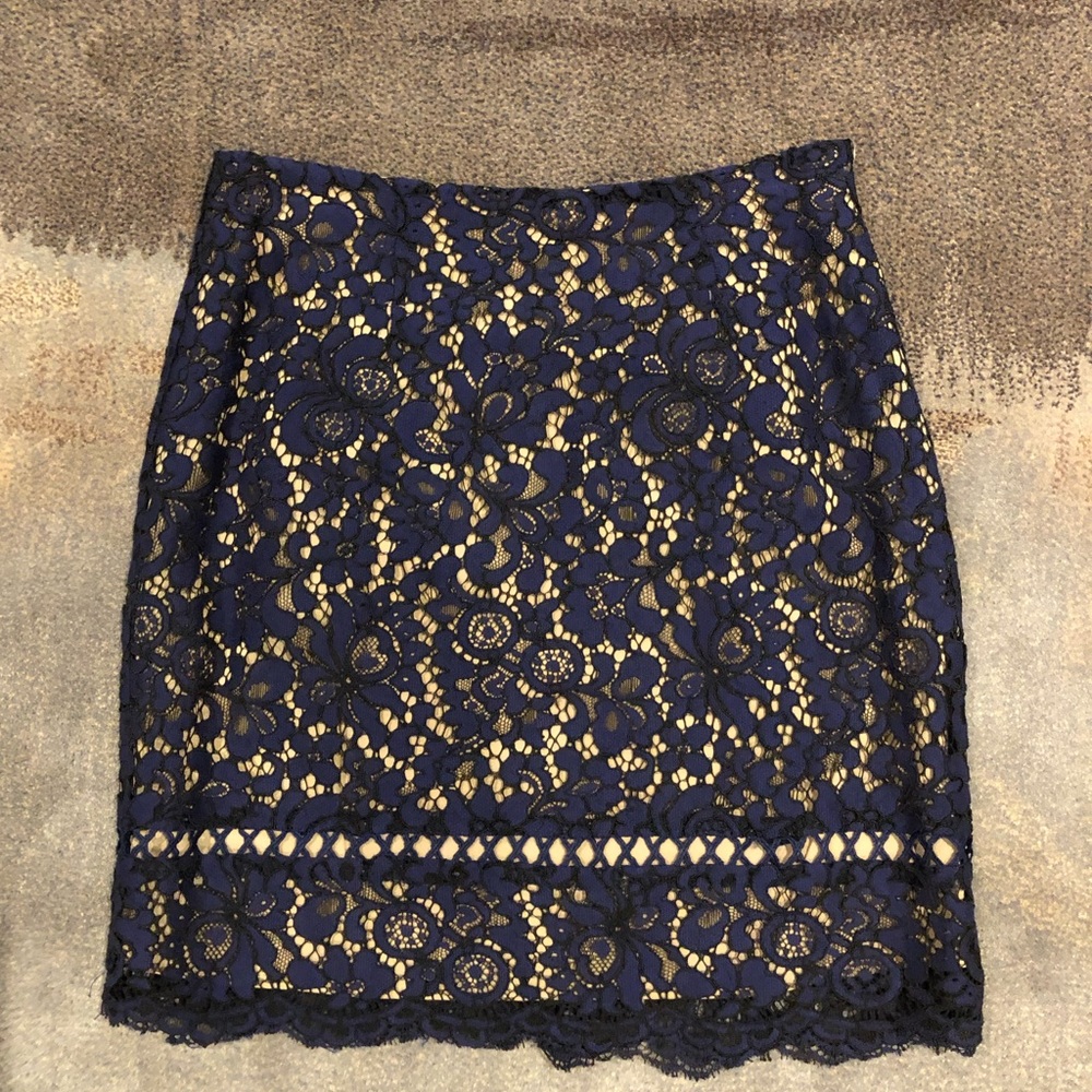 Bloomingdales Aqua midi lace skirt - size S